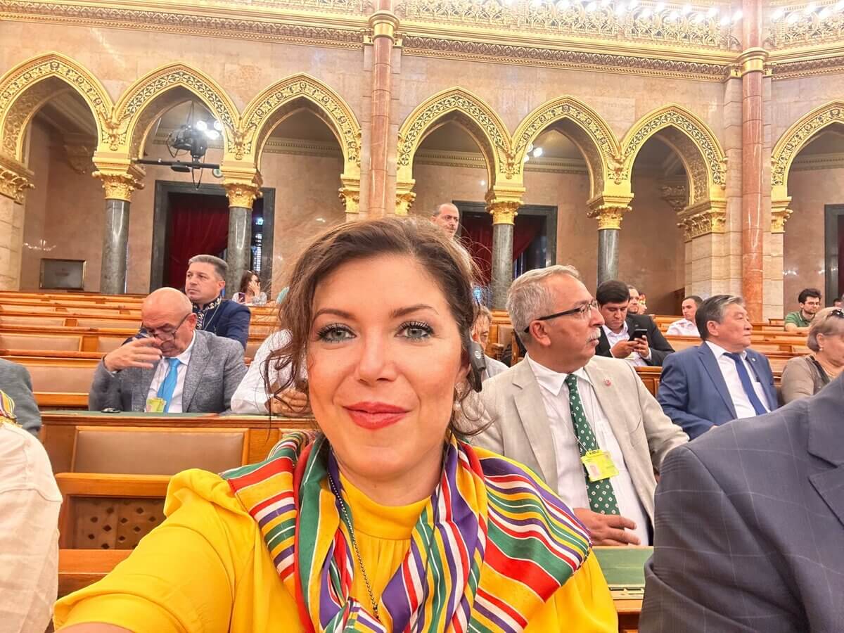 Macaristan Parlamentosu’na Kayserili Eski Vekil Damga Vurdu! (3)