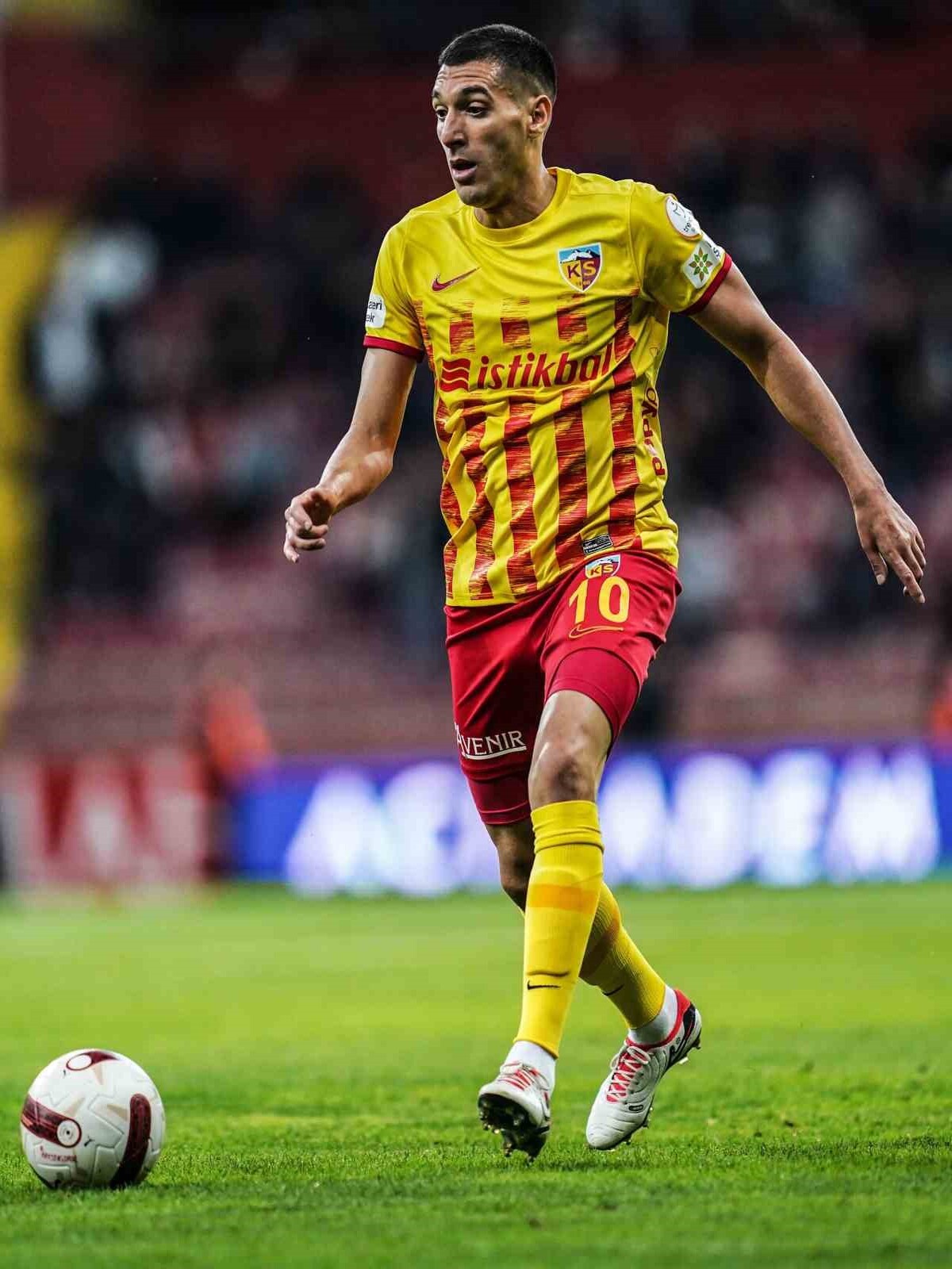Mehdi Bourabiaaaaa (1)