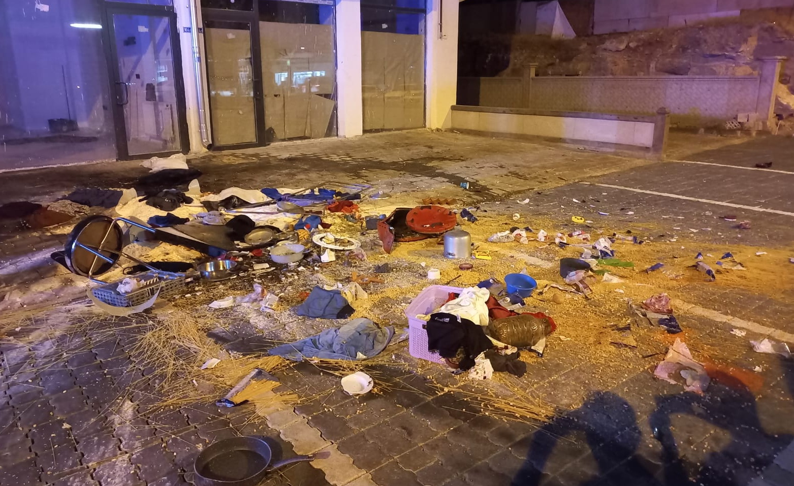Oturduğu Evi Ateşe Verdi2