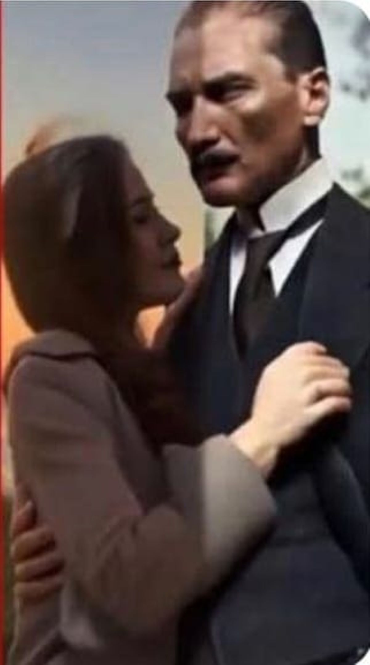 Tiktok’ta Rezaletler Bitmiyor! Atatürk’e Sarılma Akımı Ortalığı Karıştırdı! Tepkiler Çığ Gibi Büyüdü! 2