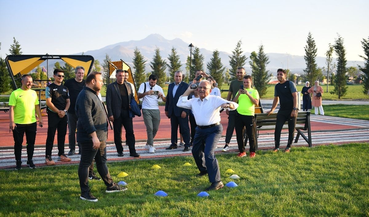 Memduh Büyükkılıç (2)