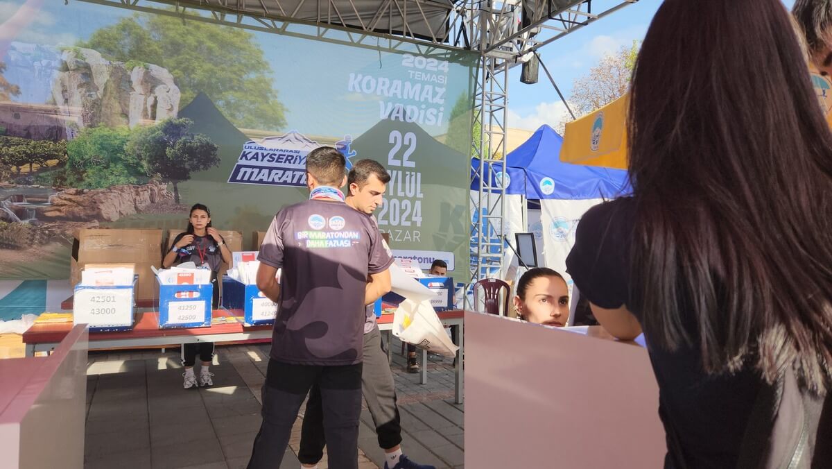 Cumhuriyet Meydanında Kayseri Yarı Maratonu Rüzgarı Esti!