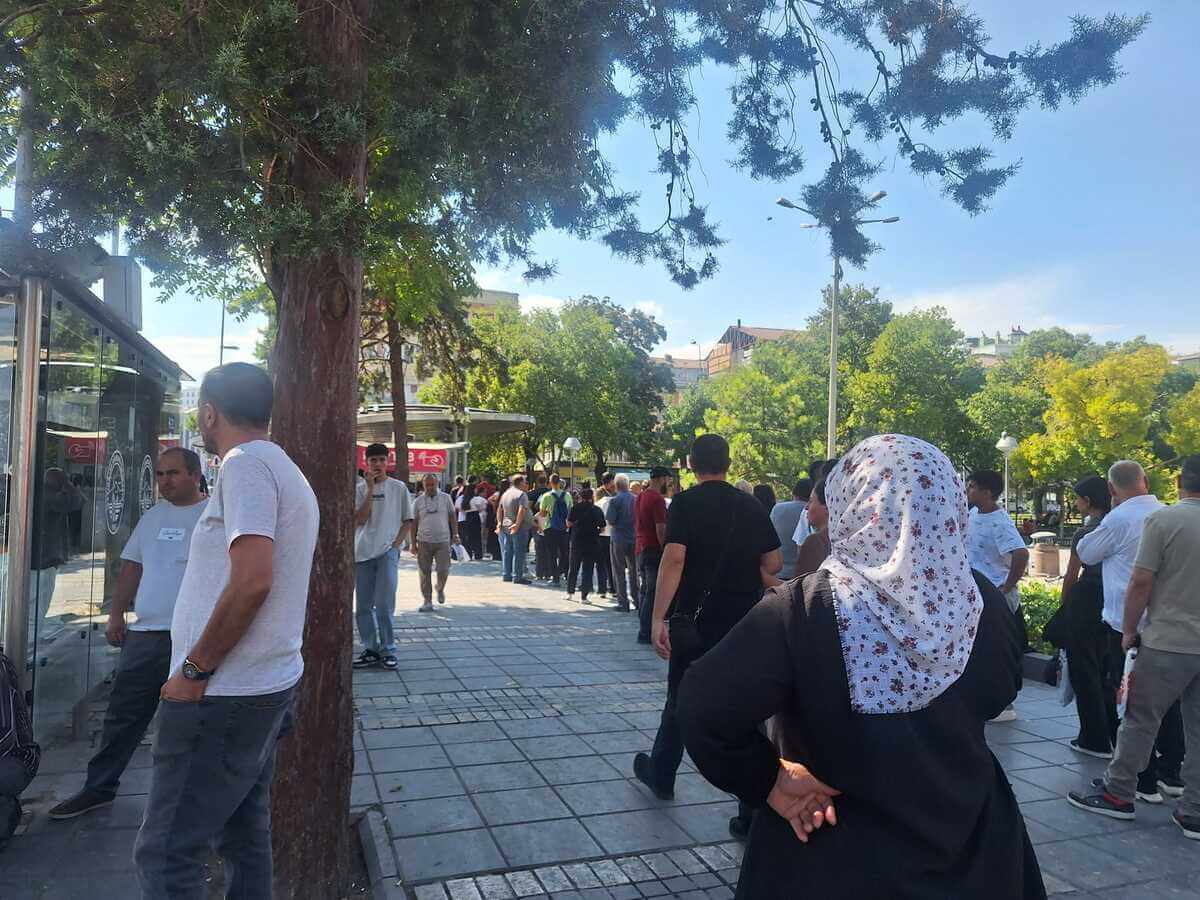 Kayseri’de Metrelerce Kuyruk Oluştu! Nedeni Merak Konusu Oldu!