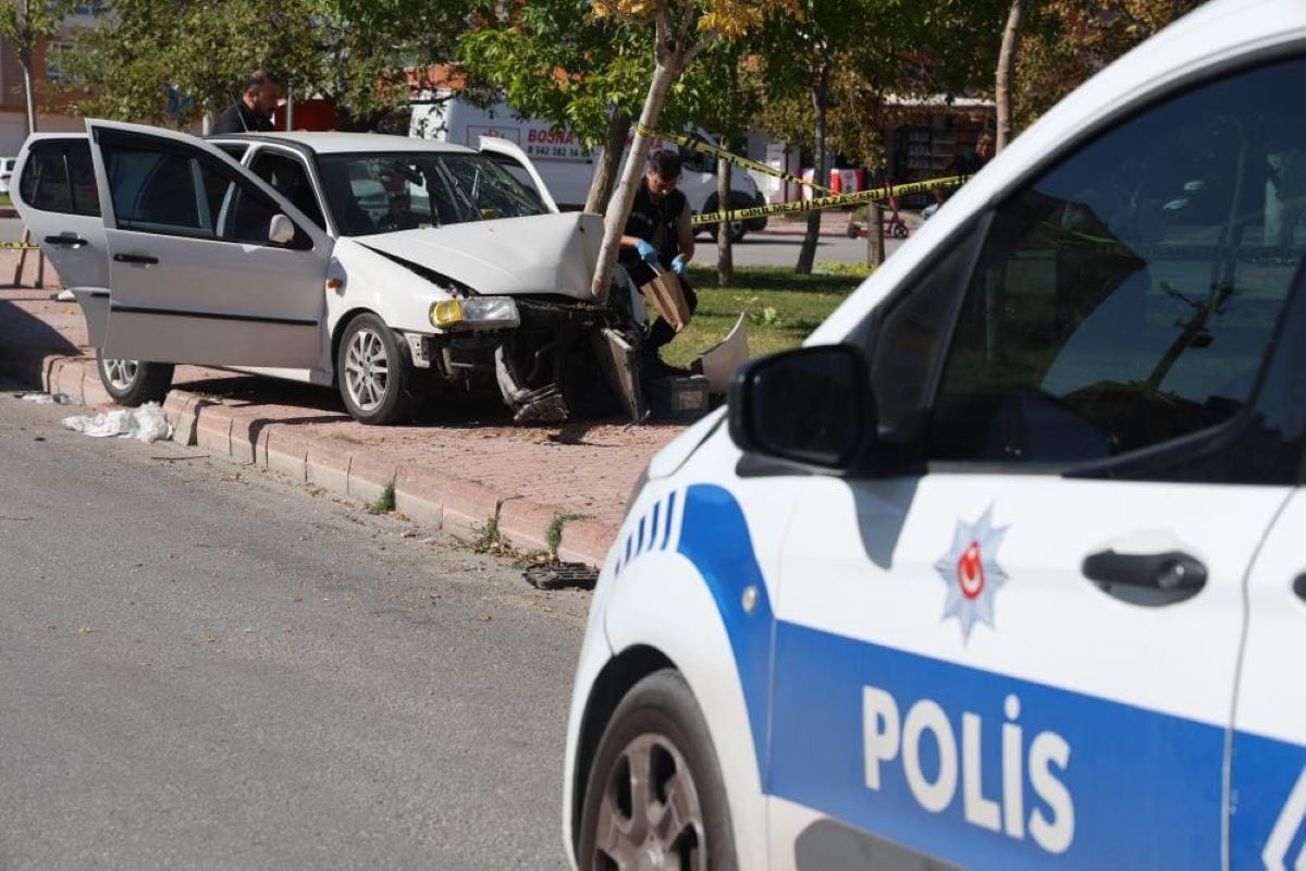 Acı Olay Direksiyon Başında Kalp Krizi Geçiren Sürücü Kaza Yaptı! 4