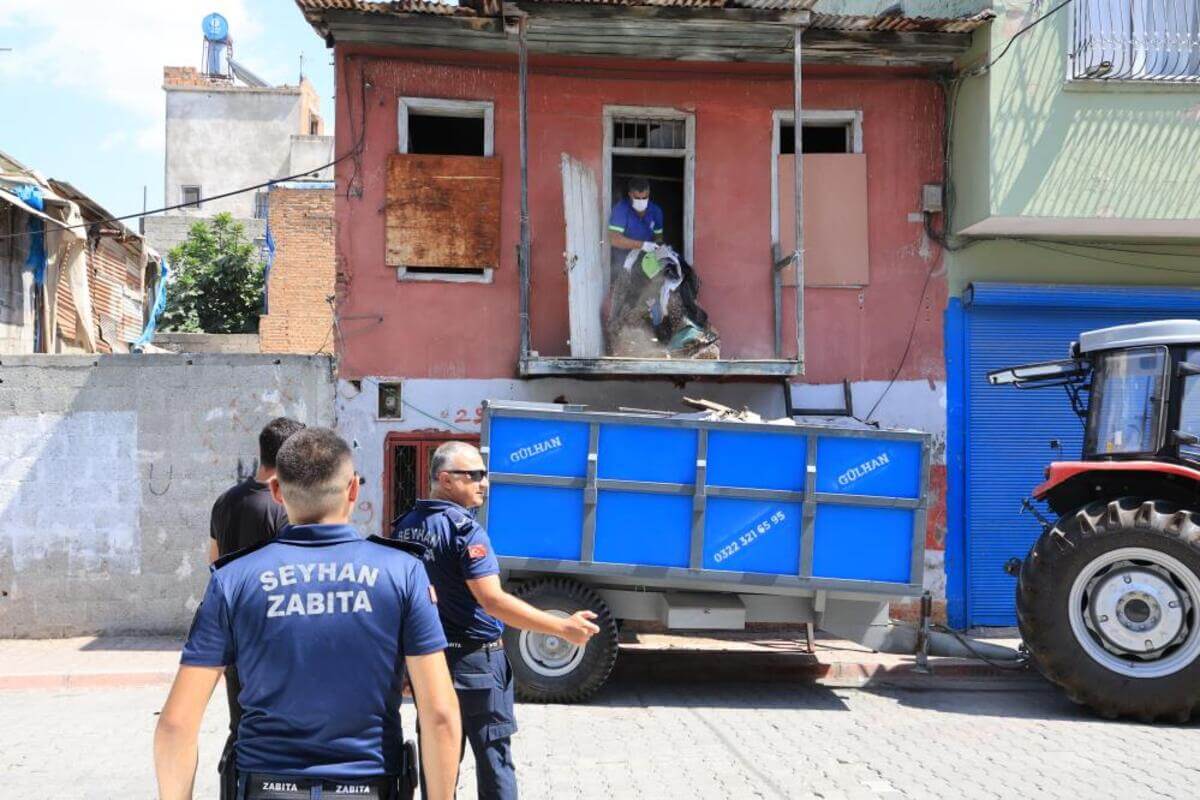 Eve Gelen Zabıtalar İçler Acısı Manzarayla Karşılaştı!