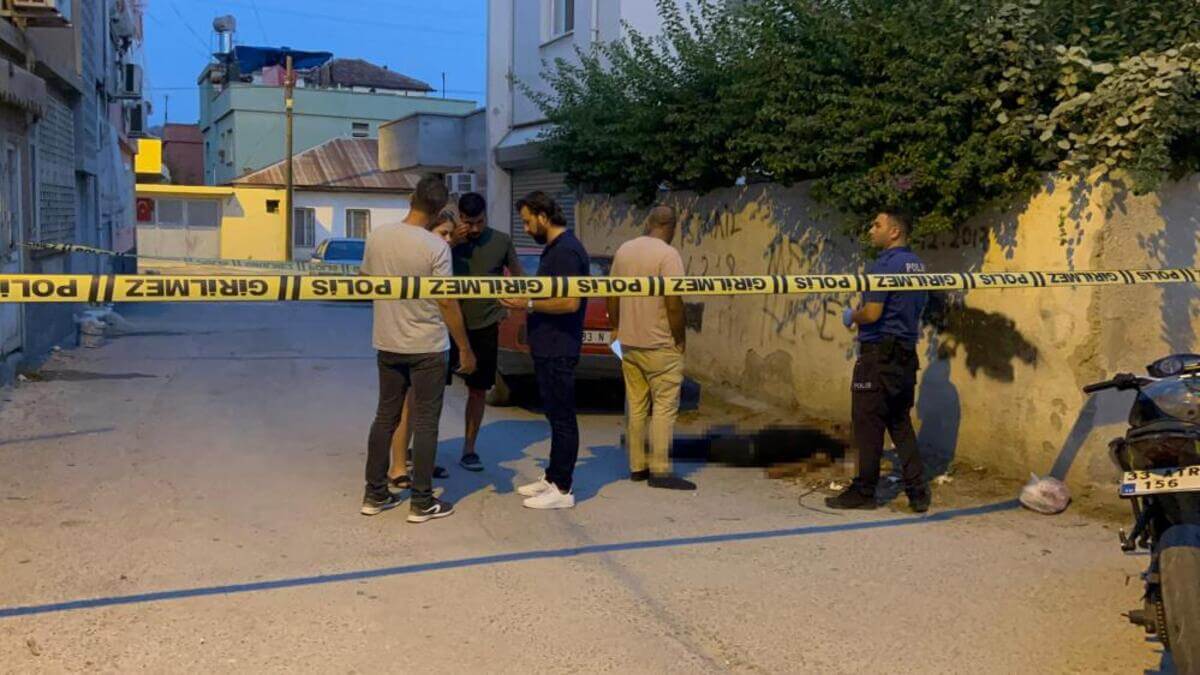 Sokak Ortasında Vahşet! Tartıştığı Kadınlardan Birini Öldürüp İntihar Etti!