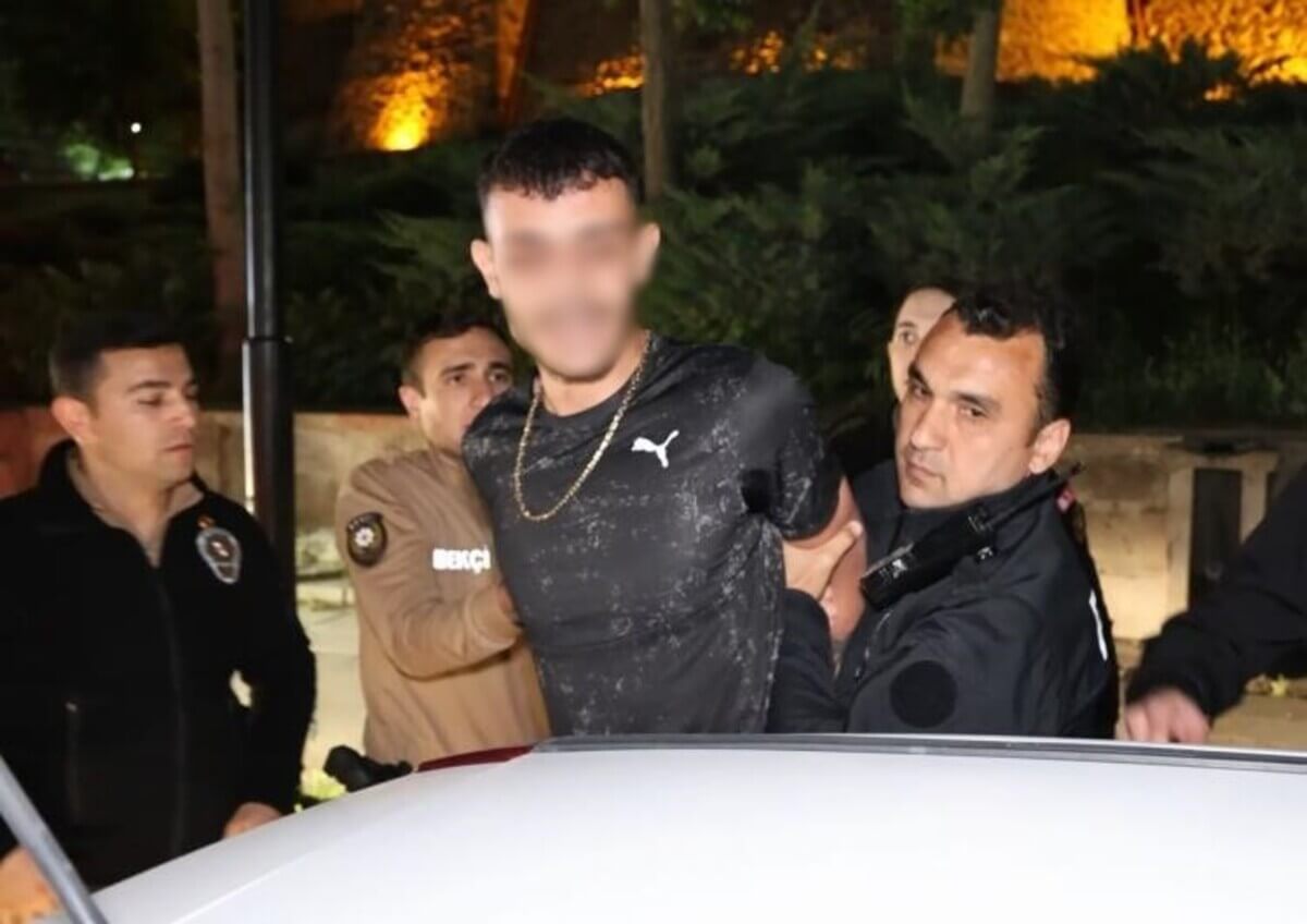 Uyuşturucuyla Yakalanan Şahıs, Polis Aracındaki Yerini Beğenmedi!