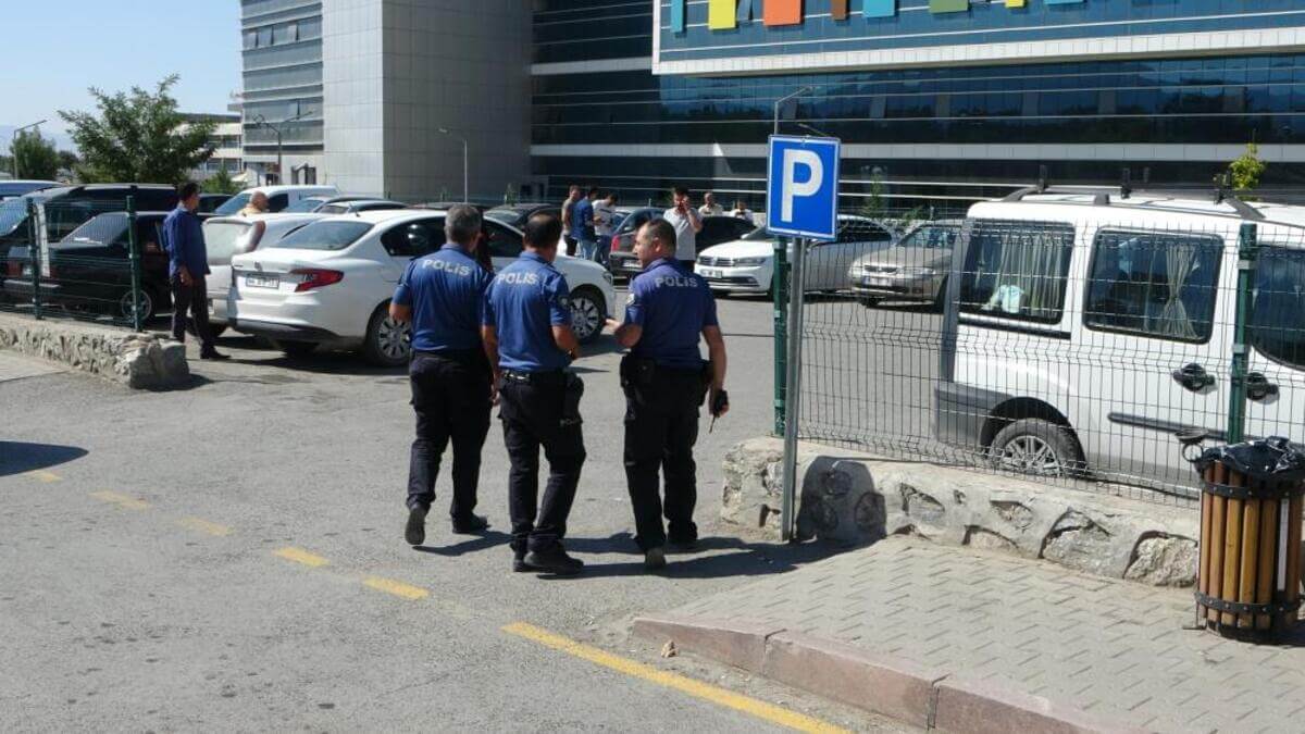 Husumetlilerin Silahlı Kavgası Kan Döküldü!