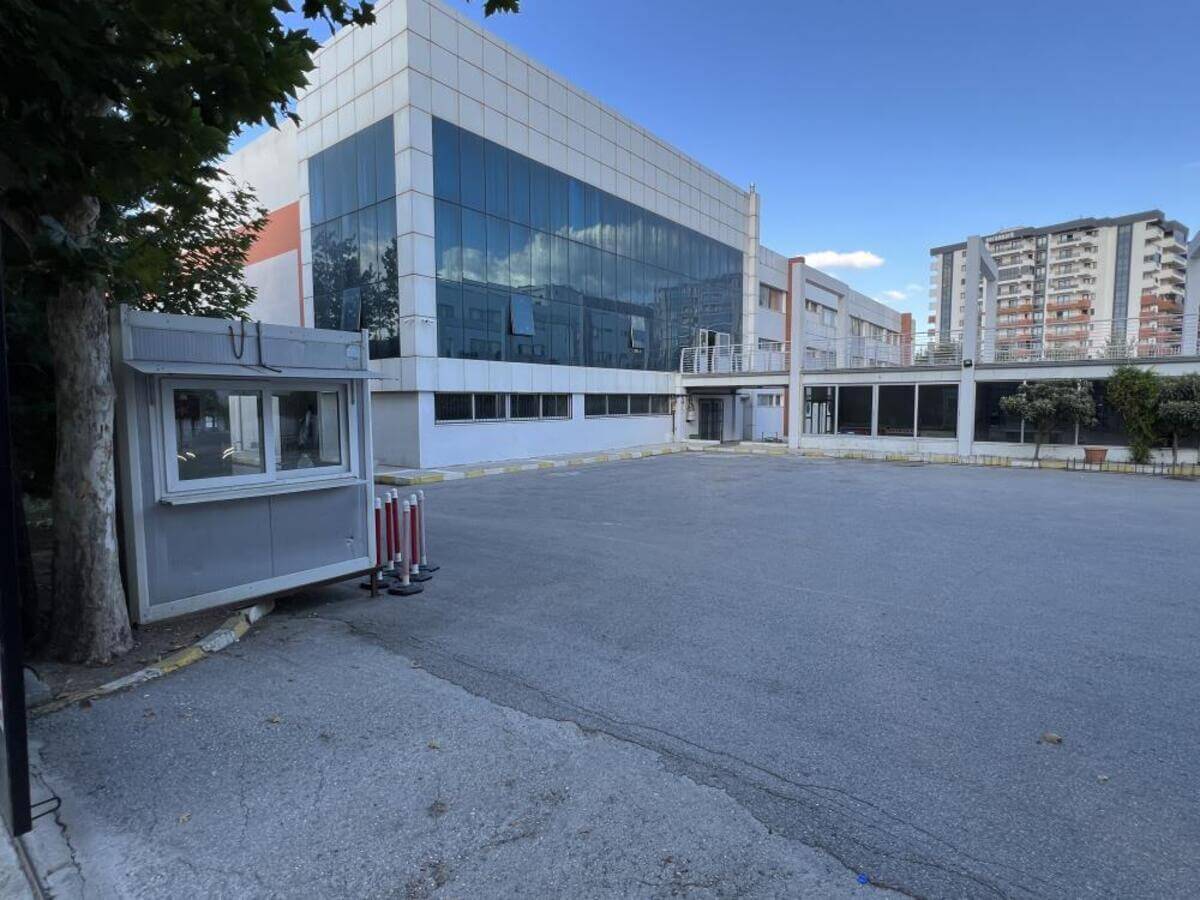 Gözü Dönmüş Veli Silahla Okulu Basıp Dehşet Saçtı!