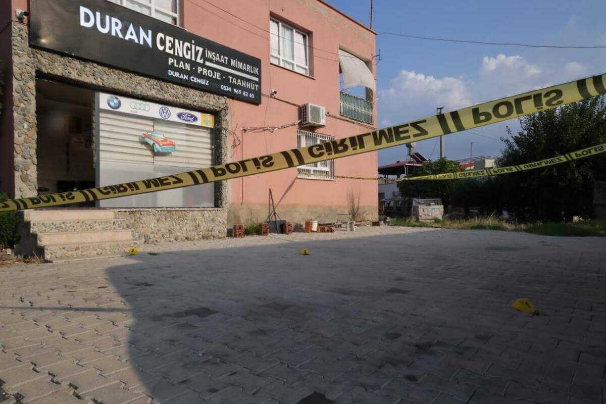 Alacak Verecek Kavgasında Silahlar Konuştu! 3 Yaralı