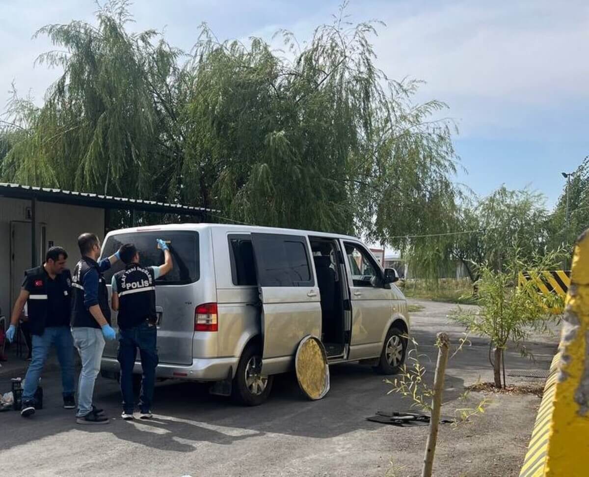 Kayseri’de Minibüse Silahlı Saldırı! Otomobilden Kurşun Yağdı!