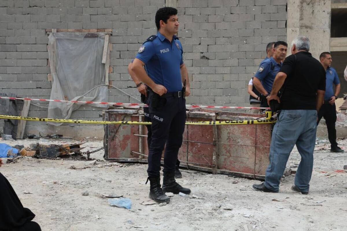 İnşaatta Korkunç Olay! Demir Kova İşçilerin Üzerine Düştü: 2 Ölü!