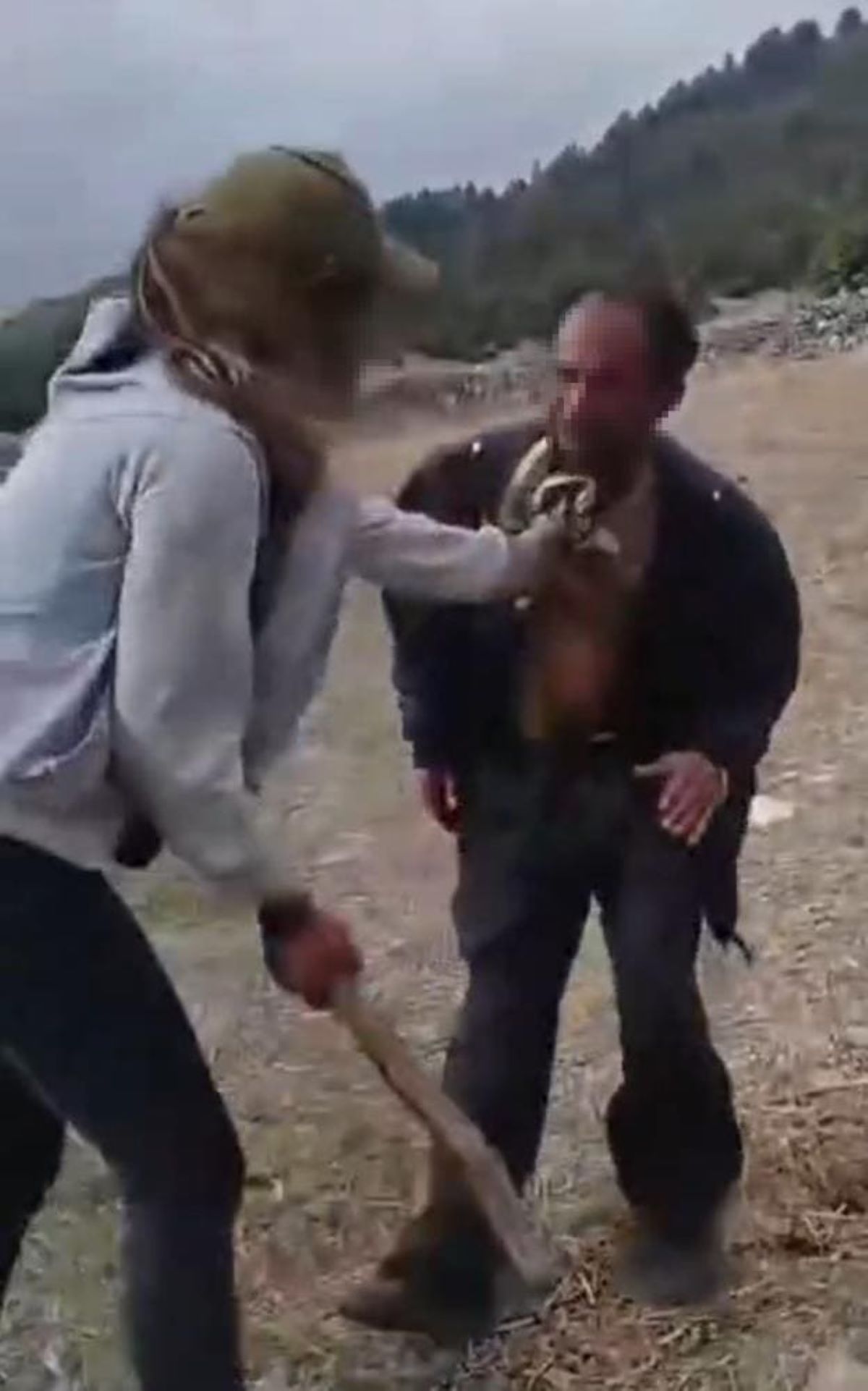 Böyle Canilik Görülmedi Halay Çekip Şarkı Söyleyerek, Engelli Çobanı Dövdü! 1