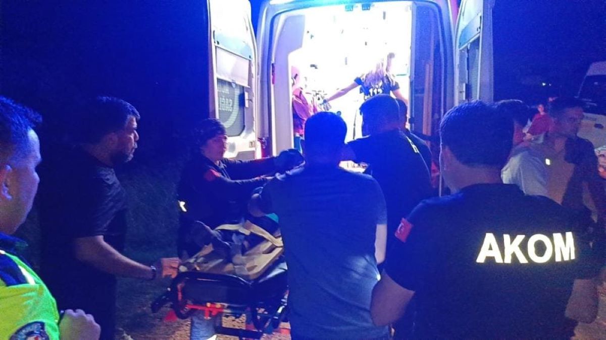 Dereye Uçan Otomobildekileri Kurtarmak İçi Zamanla Yarıştılar! 2