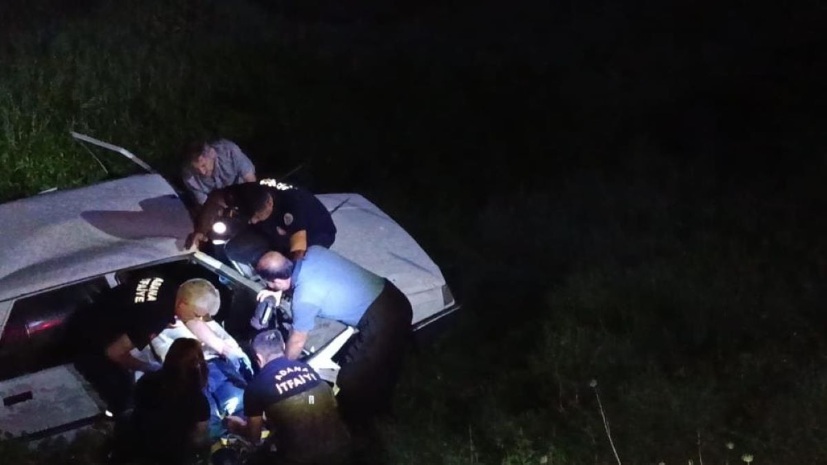 Dereye Uçan Otomobildekileri Kurtarmak İçi Zamanla Yarıştılar! 3