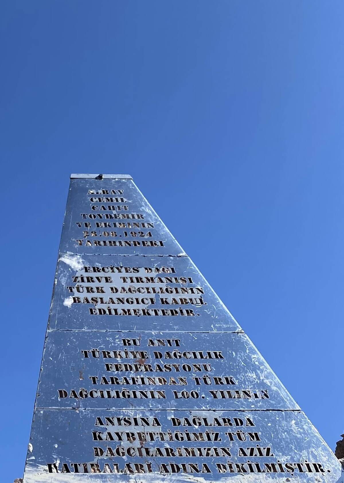 Erciyes’in Tepesinde Merak Uyandıran Gizemli Işığın Ne Olduğu Ortaya Çıktı! 2
