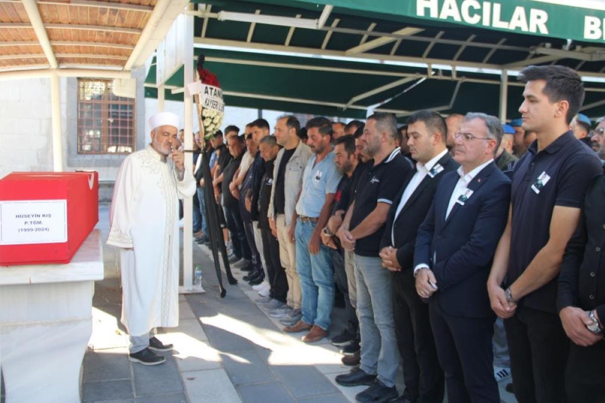 İzne Geldiği Kayseri’de Kazada Ölen Teğmen, Toprağa Verildi! 3