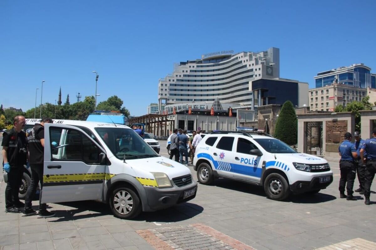 Kayseri'de Atatürk Anıtı'na Baltayla Saldıranların Cezası Belli Oldu (3)