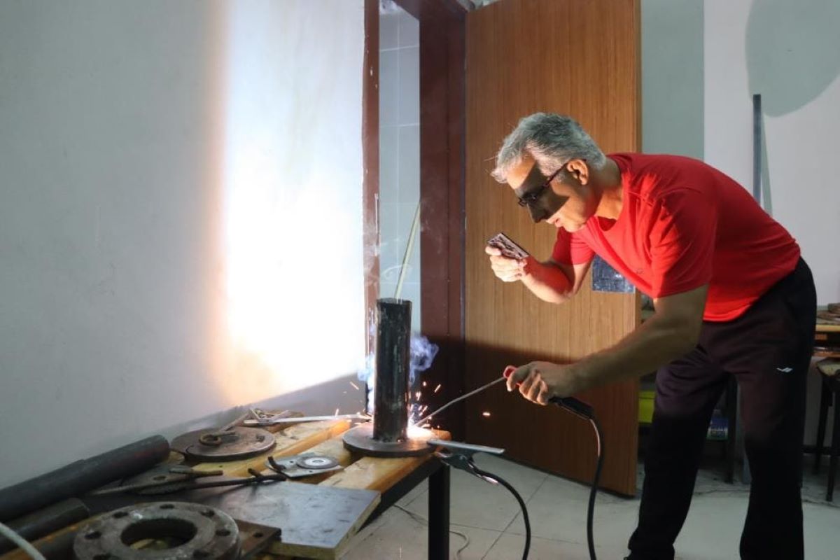 Kayseri’de Davut Öğretmen, Hurdalıktan Topladığı Malzemeyle Öğrencilere Bakın Ne Yapıyor! 1