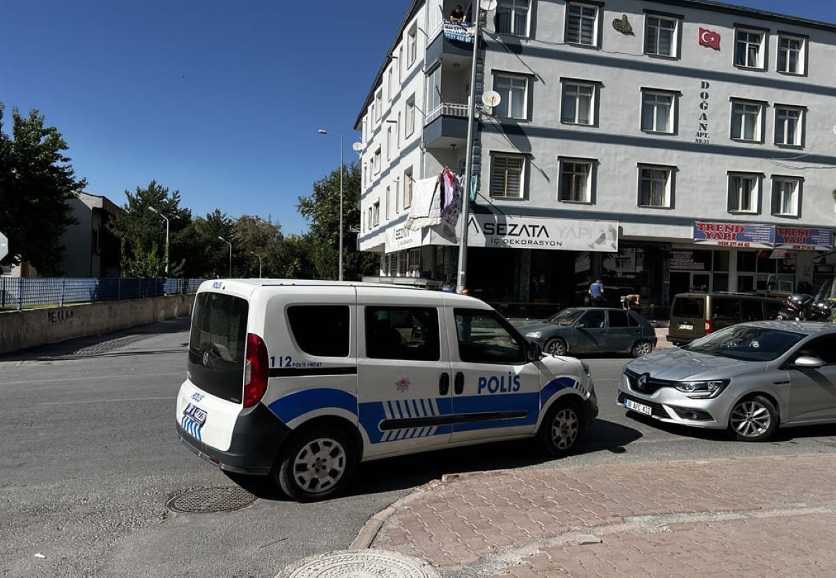 Kayseri’de Dehşet Komşusunu Defalarca Bıçakladı! 2