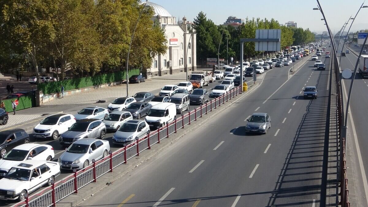 Kayseri’de İlginç Olay! Aynı Yerde 2 Farklı Kaza 2 Yaralı (4)