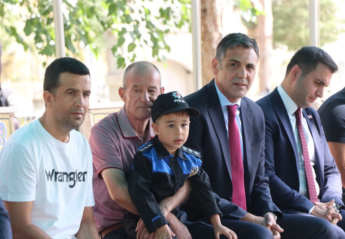 Kayseri’de Kavgayı Ayırmak İsterken Vurulup Şehit Olmuştu, Mezarı Başında Anıldı! 5