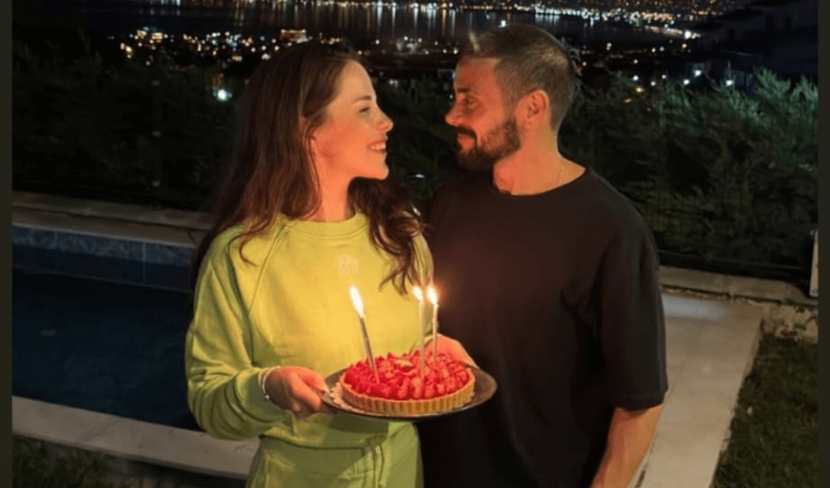 Cinsiyet Değiştiren Ünlü Oyuncunun Karısıyla Pozları Sosyal Medyayı Salladı!