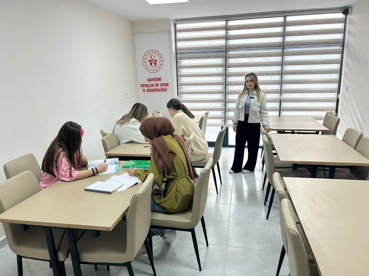 Tomarza Mevlüt Kahraman Kız Öğrenci Yurdu'na Kayıt (2)