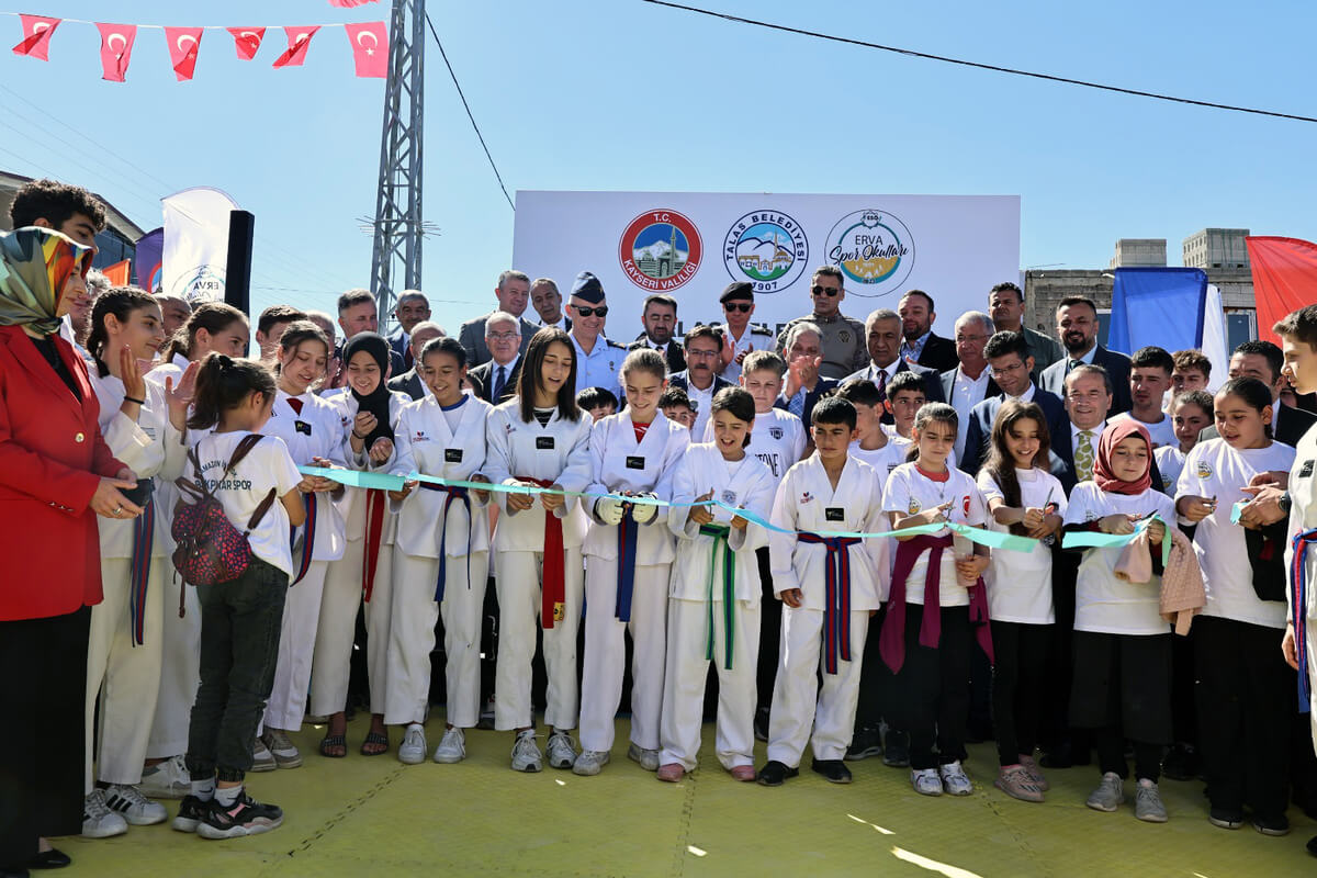 Vali Gökmen Çiçek: Başkanımız Erva’nın her yerinde!