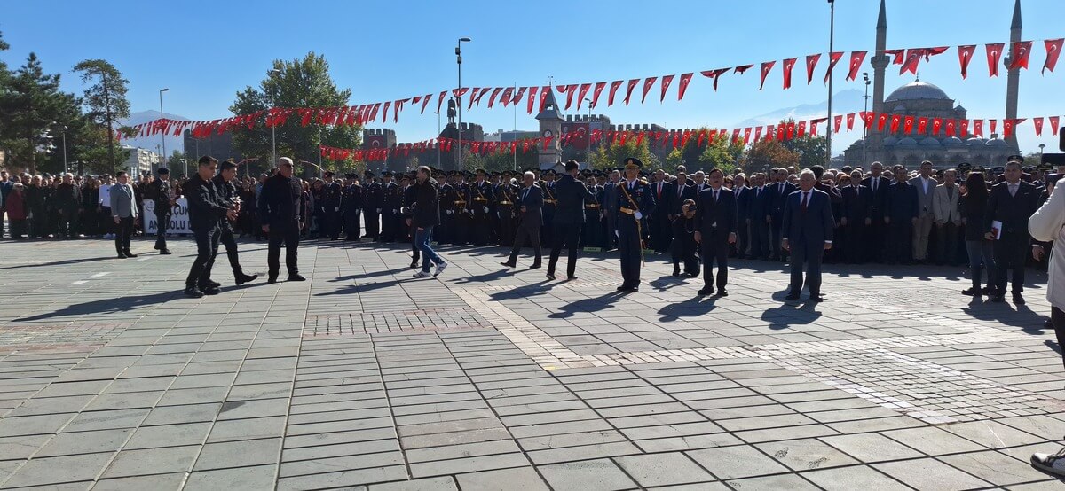 29 Ekim Cumhuriyet Bayramı Atatürk Anıtına Çelenk Bırakılması Ile Start Verdi!