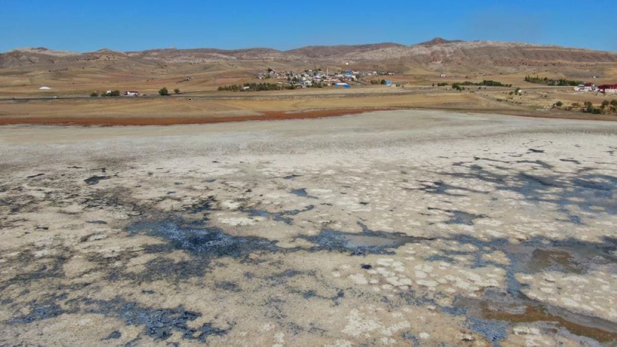 71 Yaşındaki Adam Kuruyan Gölün Sebebini Bakın Neye Bağladı Selam Sabah Yok 3