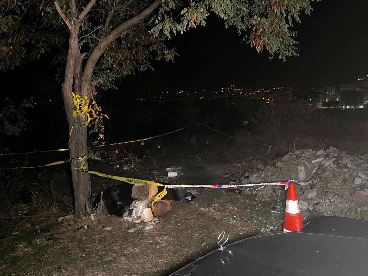 Acı Olay! Yakınlarını Görüntülü Arayan Genç Kendini Ağaca Astı! (1)2