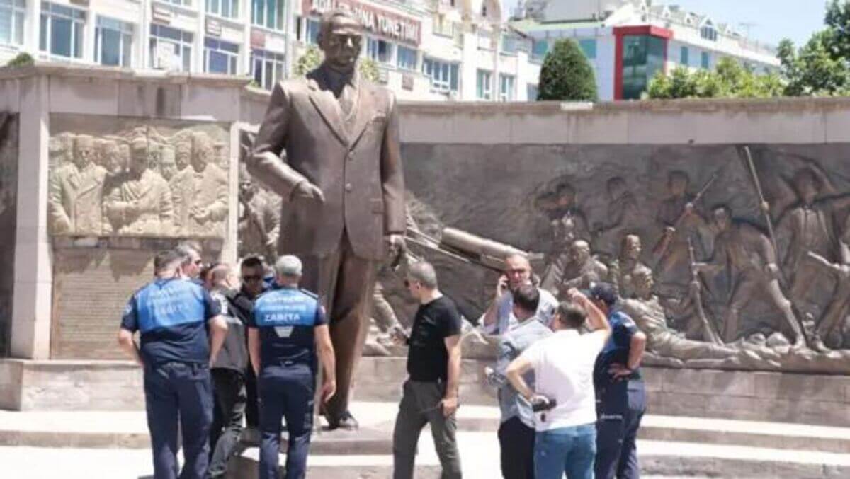 Atatürk Anıtına Baltayla Saldıran Sanık İnançlarım Doğrultusunda Bazı Eylemlerde Bulundum (2)