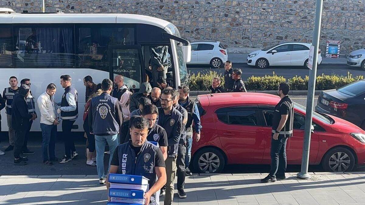 Liderliğini Berberin yaptığı suç örgütü çökertildi! 54 Gözaltı