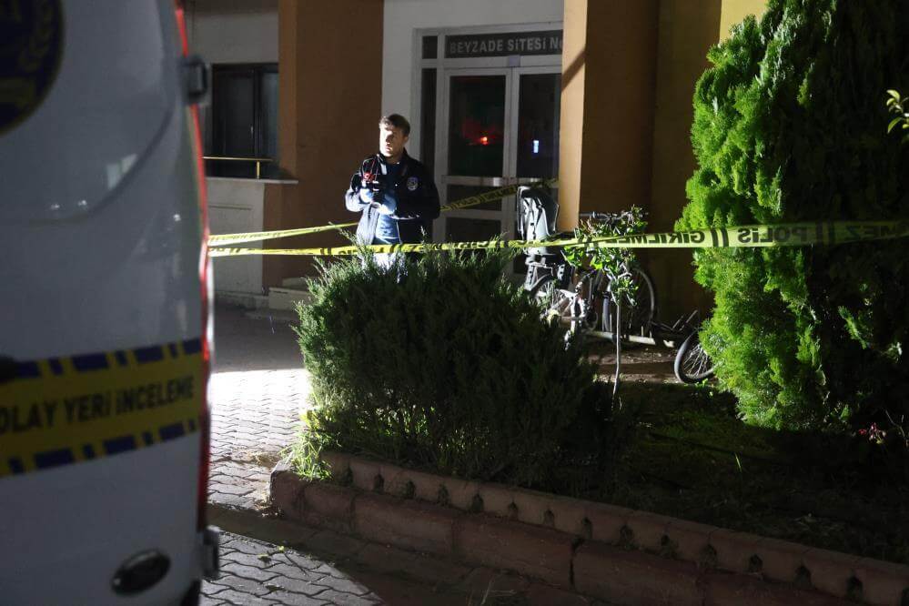 Kadın öğretmen özel ders vermeye gittiği sitede vahşice katledildi!