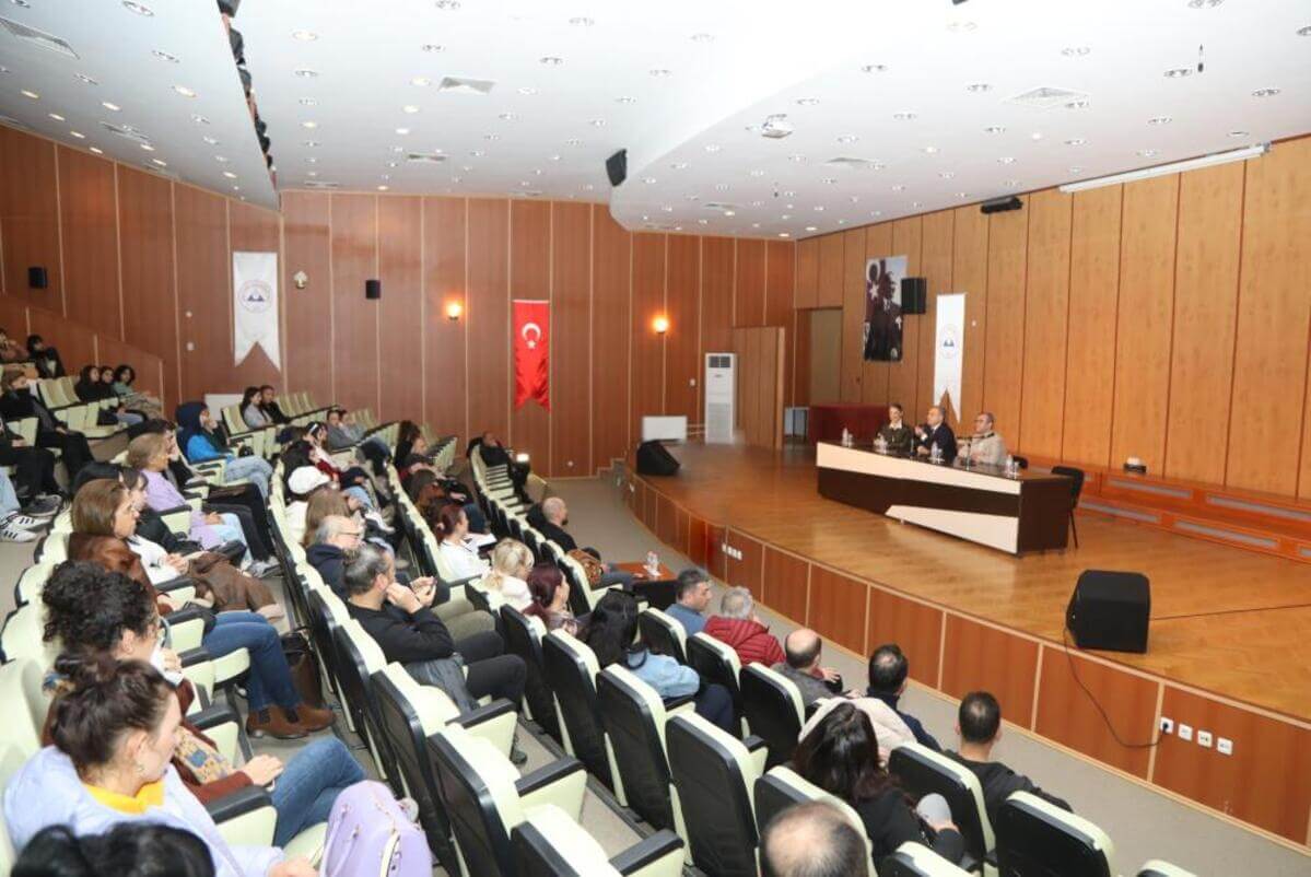 Erü Rektörü gençlerin sesine kulak verdi! Öğrencilerle bakın neler konuştu!