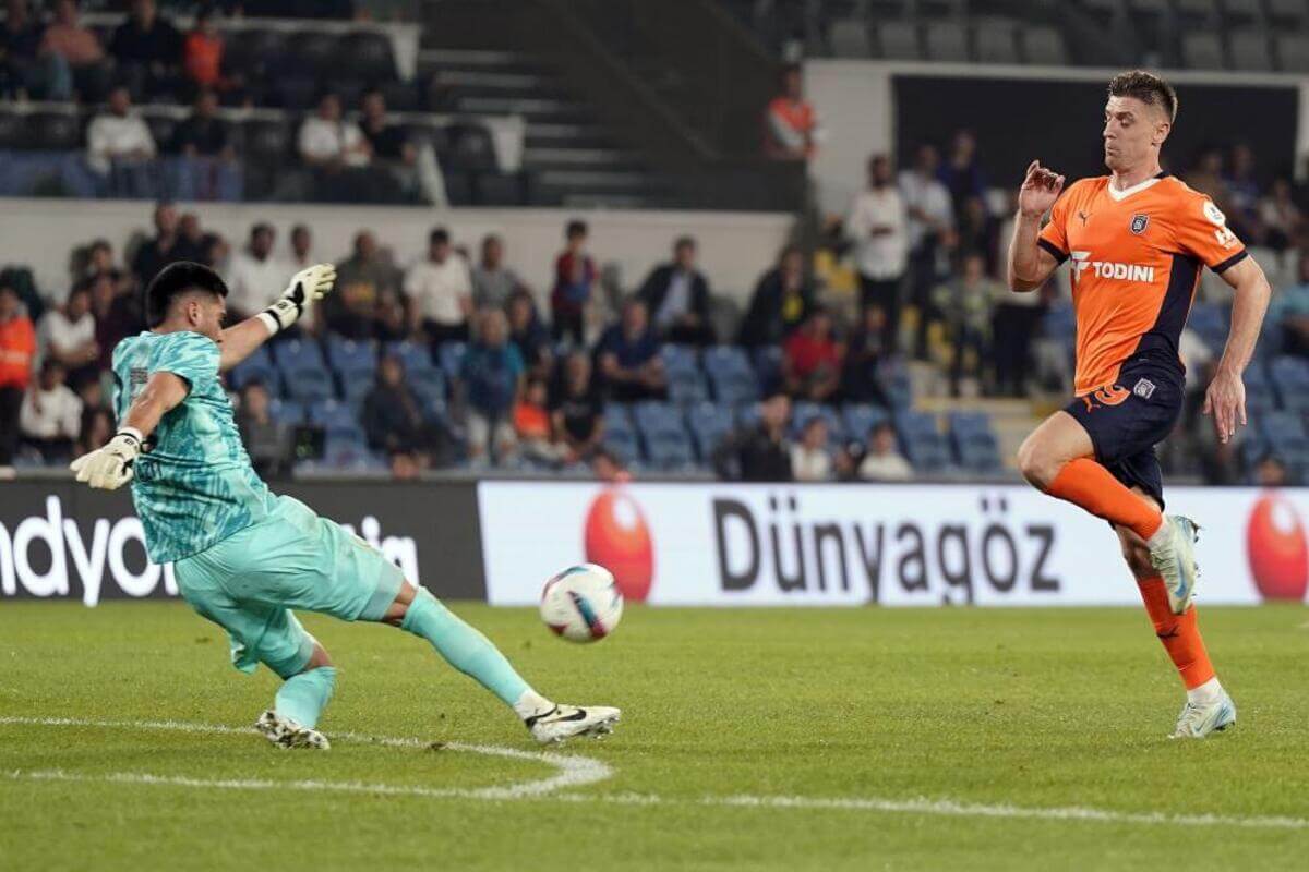 Bilal Bayazıt’tan Maç Sonu Dikkat Çeken Burak Yılmaz Yorumu (2)