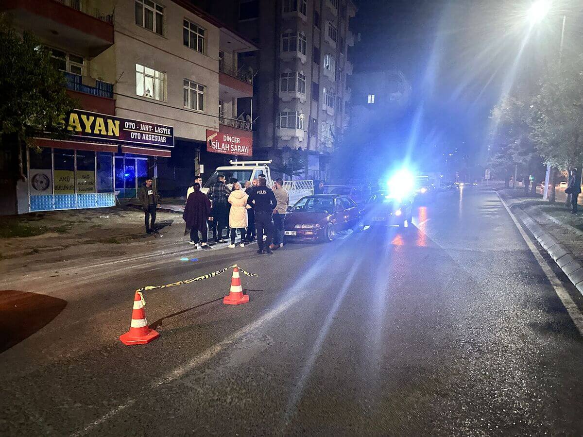 Kayseri’de otomobile kurşun yağdı! silah sesleri mahalleyi ayağa kaldırdı!