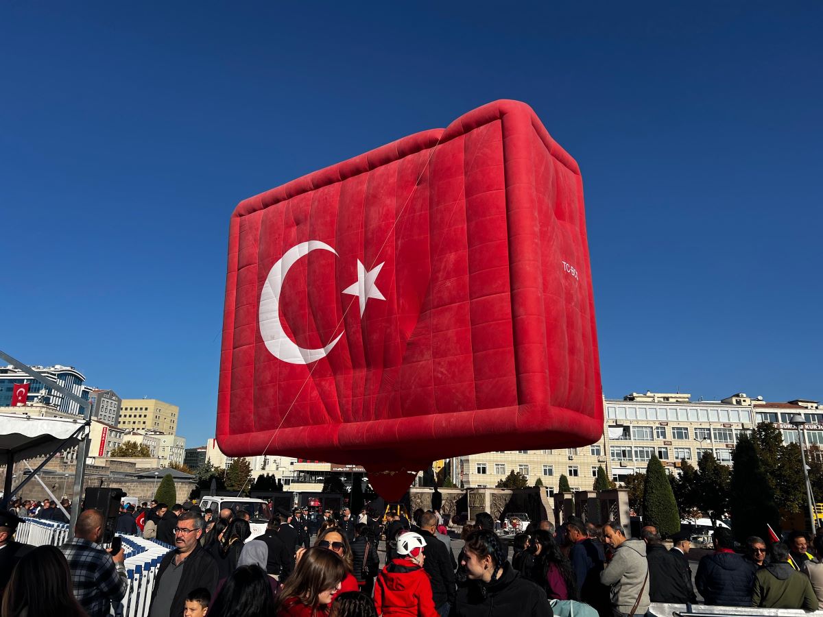 Cumhuriyet Meydanı’nda Herkes Gözünü Oraya Dikti Görenler Hayran Kaldı! 3