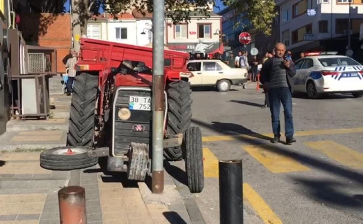 Develi’de Korkunç Kaza! Freni Patlayan Traktör Araçları Biçti Yaralılar Var! 2