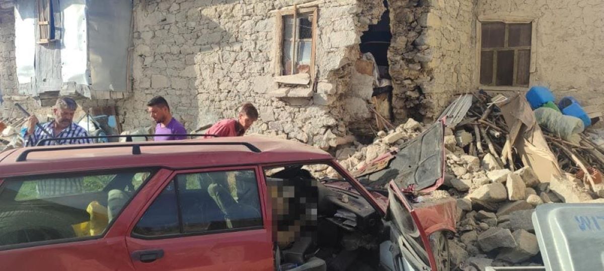 Duvara Çarpan Otomobil Sürücüsü, Feci Şekilde Can Verdi! 1
