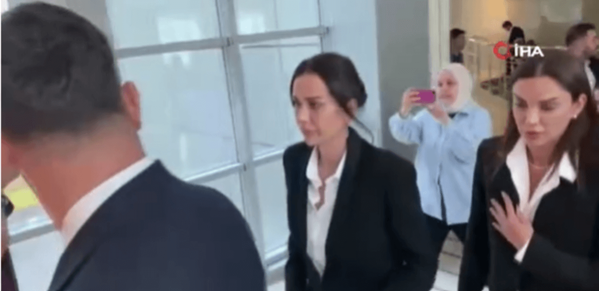 Dilan Polat ve ablasının öpüşme skandalı hakkında soruşturma başlatıldı!