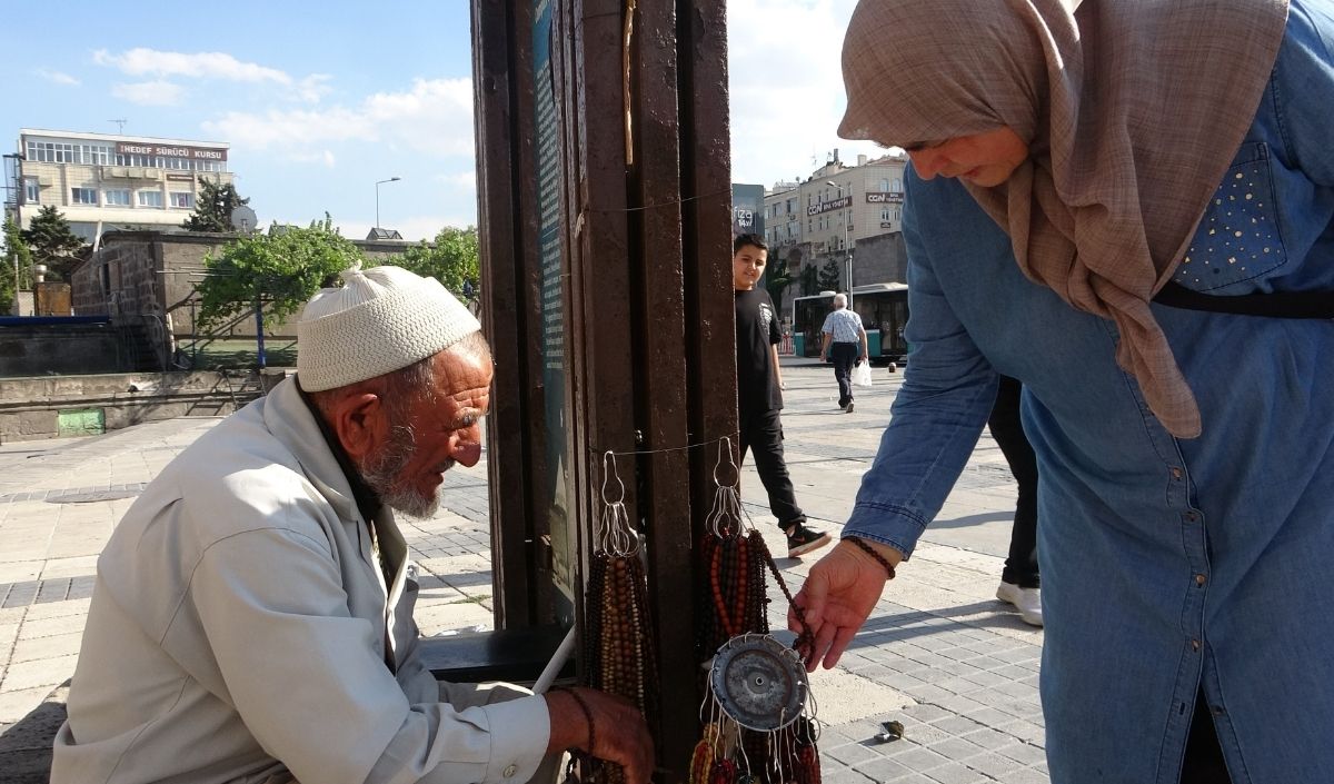 Emeklilik Karşıtı Dede 1