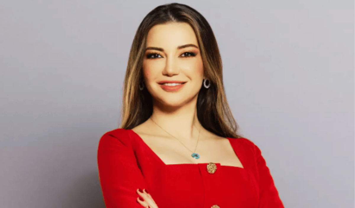 Esara Ezmeci (2)