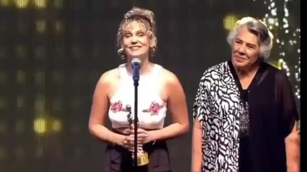 Ünlü sunucudan Farah Zeynep’e bomba iç çamaşırı göndermesi!