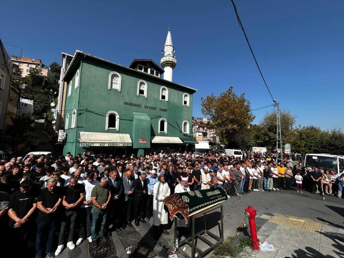 Fatih’te Öldürülen Ayşenur Halil, Gözyaşlarıyla Toprağa Verildi (2)