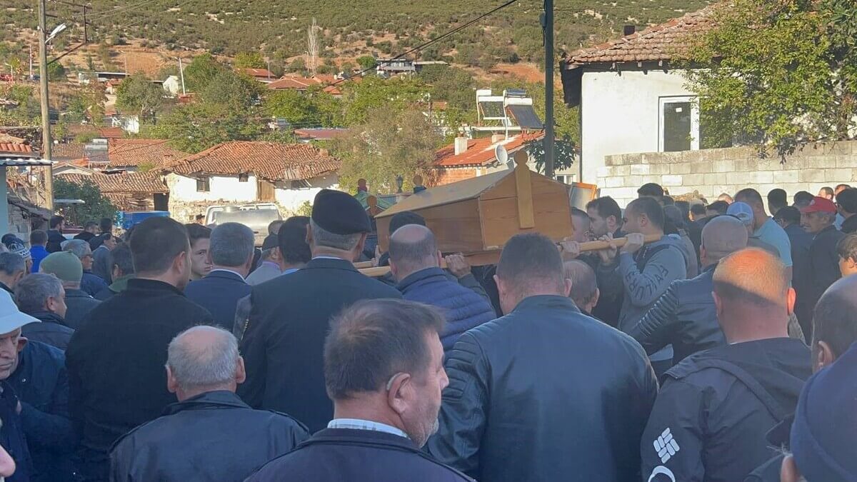 Feci Kazada Hayatını Kaybeden 4 Kişi Son Yolculuğuna Uğurlandı! (1)