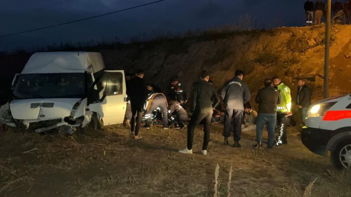 İşçi Servisi Şarampole Uçtu Yaralılar Var! 1