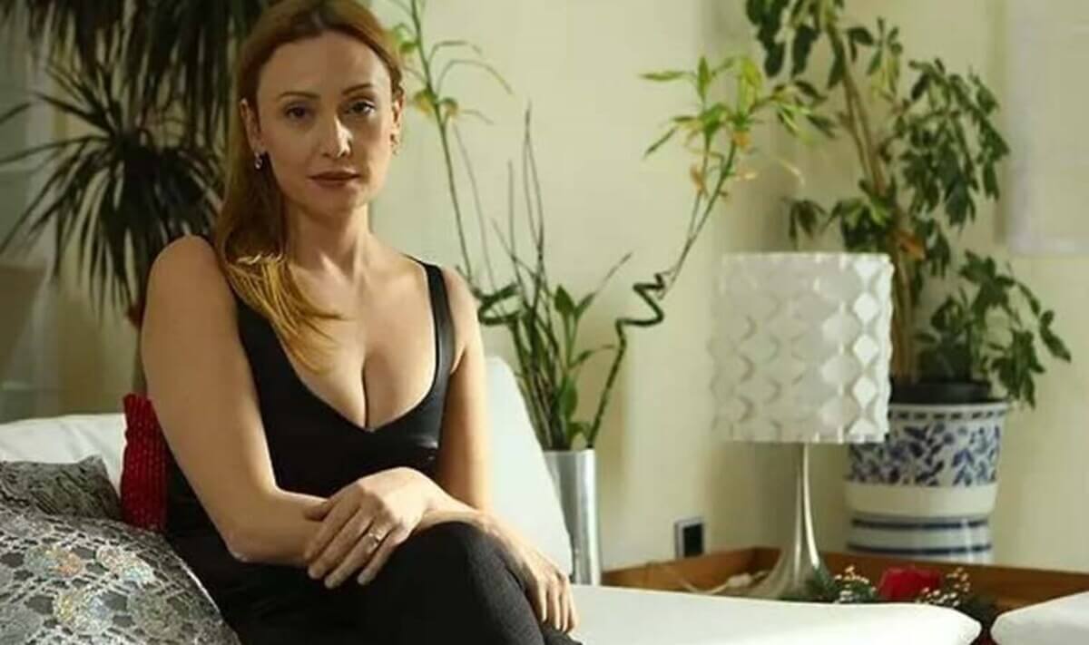 Ünlü oyuncu zil zurna sarhoş röportaj verdi! Rol arkadaşları gülerek seyretti!
