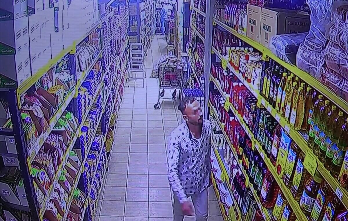Kaşla Göz Arasında Ayçiçek Yağını Pantolonun Içine Koyarak Böyle Çaldı!, (3)